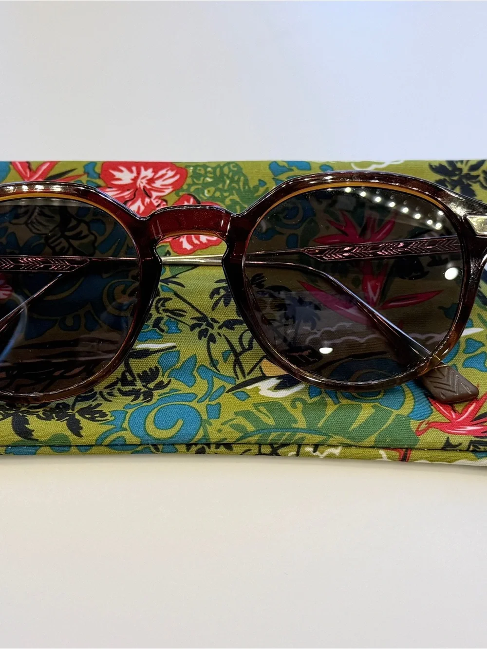 Maui Jim Tortoise Brown Round Sunglasses with Gradient Brown Lenses